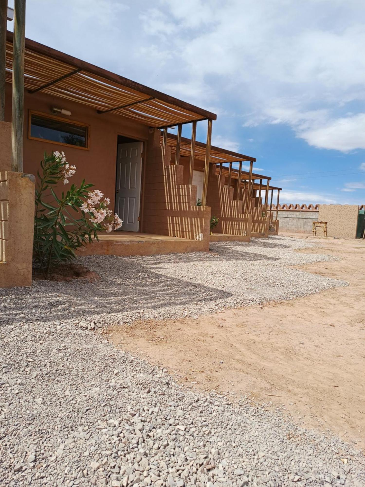 Tiunur Lodge Solor Exterior foto